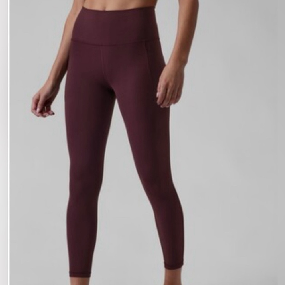 NWT Athleta Salutation Stash Pocket || 7/8 tight in mulberry purple Medium